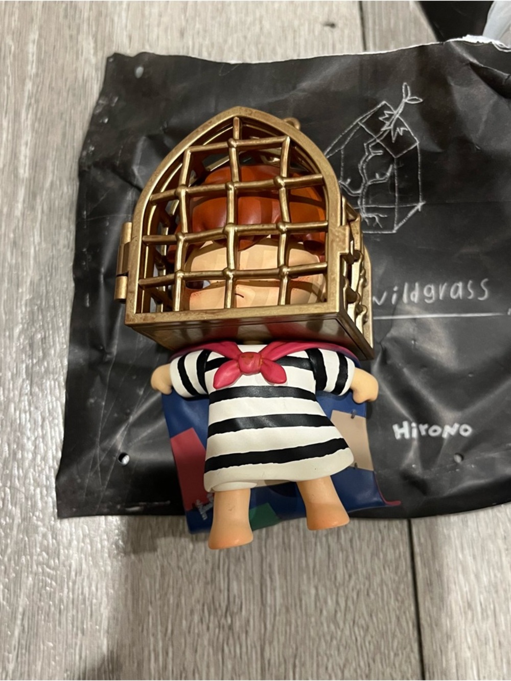 POP Mart Hirono Tamed Wildgrass series figures CAGED BIRD like new - Picture 3 of 5